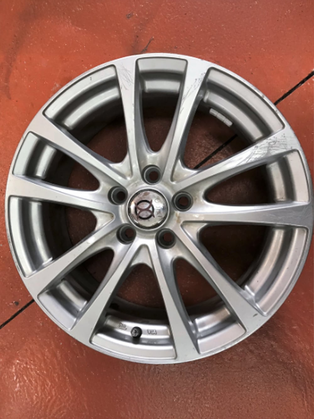 Avant égratignure plastique auto Avant égratignure plastique auto